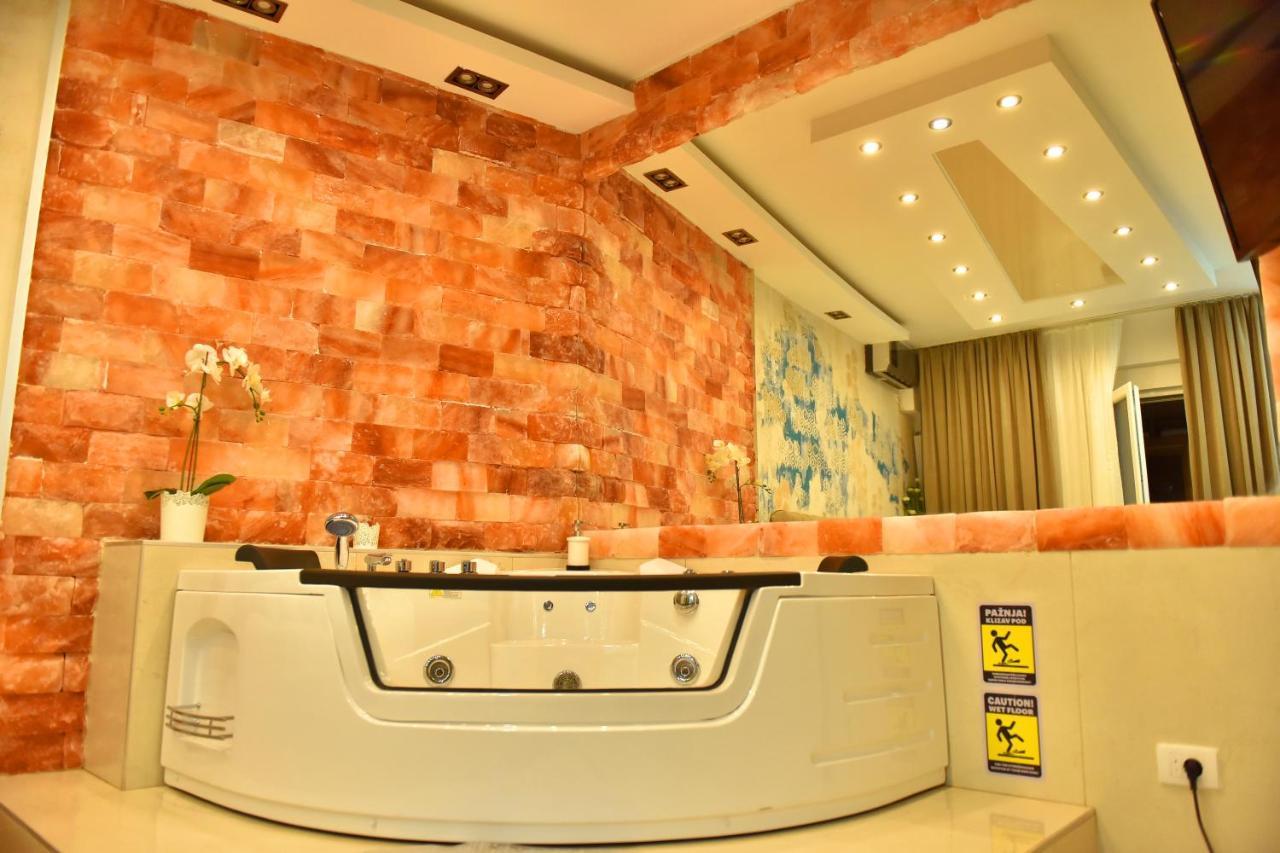 Design Apartment Premium Spa Lux 4 Star "Dubai" Completely Private Wellness & Spa Free Included Sauna & Jacuzzi & Salt Wall & Fire Place & 3D Ceilings & Business Wifi & Netflix & Keyless Code Entry & Full Smart App & Secure 2 Parking Place Ćuprija Extérieur photo
