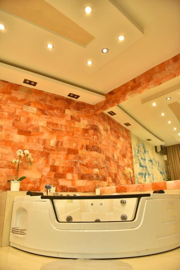 Design Apartment Premium Spa Lux 4 Star "Dubai" Completely Private Wellness & Spa Free Included Sauna & Jacuzzi & Salt Wall & Fire Place & 3D Ceilings & Business Wifi & Netflix & Keyless Code Entry & Full Smart App & Secure 2 Parking Place Ćuprija Extérieur photo