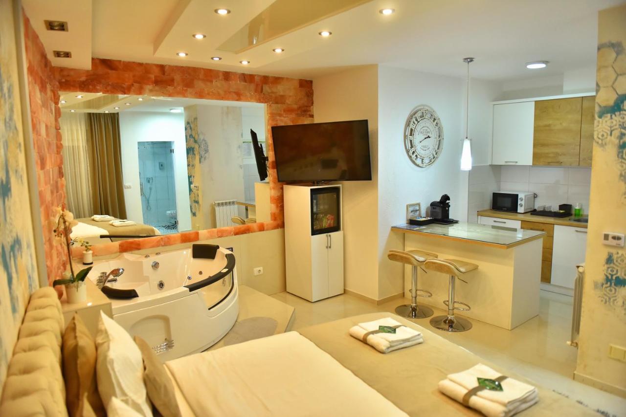 Design Apartment Premium Spa Lux 4 Star "Dubai" Completely Private Wellness & Spa Free Included Sauna & Jacuzzi & Salt Wall & Fire Place & 3D Ceilings & Business Wifi & Netflix & Keyless Code Entry & Full Smart App & Secure 2 Parking Place Ćuprija Extérieur photo
