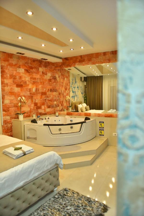 Design Apartment Premium Spa Lux 4 Star "Dubai" Completely Private Wellness & Spa Free Included Sauna & Jacuzzi & Salt Wall & Fire Place & 3D Ceilings & Business Wifi & Netflix & Keyless Code Entry & Full Smart App & Secure 2 Parking Place Ćuprija Extérieur photo