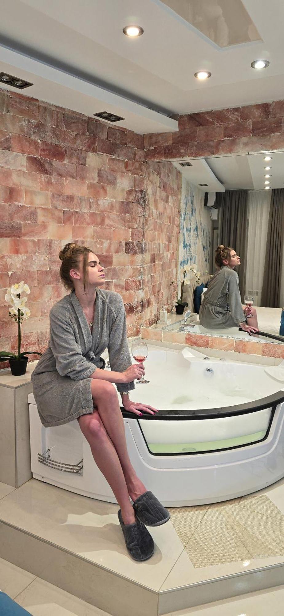 Design Apartment Premium Spa Lux 4 Star "Dubai" Completely Private Wellness & Spa Free Included Sauna & Jacuzzi & Salt Wall & Fire Place & 3D Ceilings & Business Wifi & Netflix & Keyless Code Entry & Full Smart App & Secure 2 Parking Place Ćuprija Extérieur photo